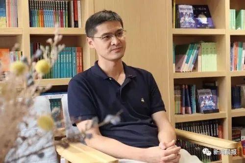 罗翔谈被吃瓜群众找上门,面对吃瓜群众的热情追踪,如何优雅应对