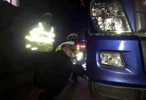 吃瓜群众看热闹被撞视频,围观现场！吃瓜群众目睹惊险车祸瞬间